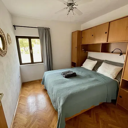 Apartment Azure Razanj