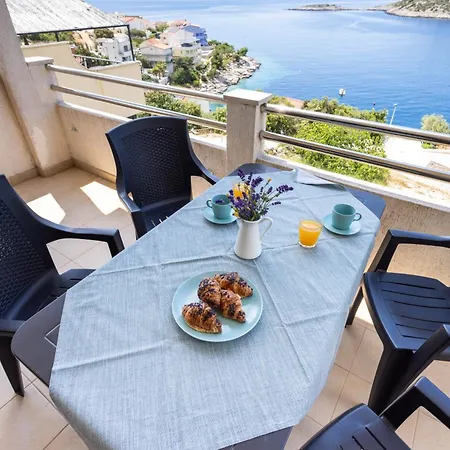 Apartment Azure Razanj