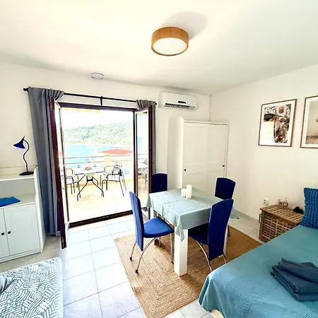 Azure Apartment *