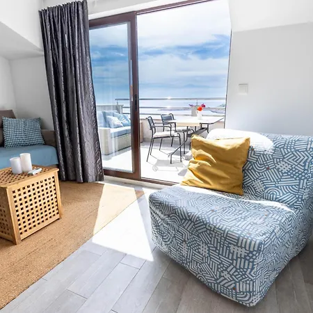 Azure Apartment *